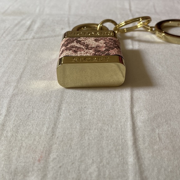 VICTORIA SECRET Pink Lock Keychain - Picture 4 of 6